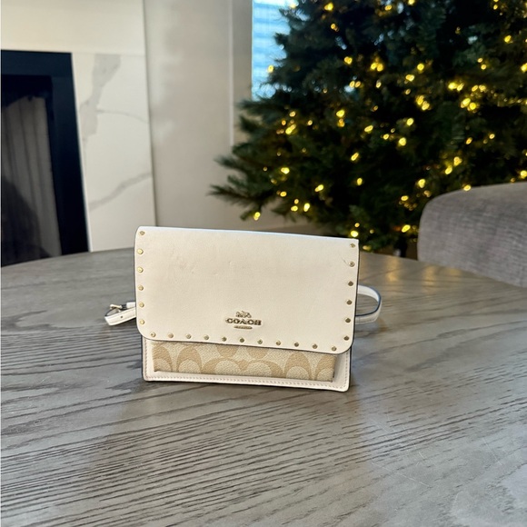 ADORABLE authentic coach bag! - Picture 2 of 11